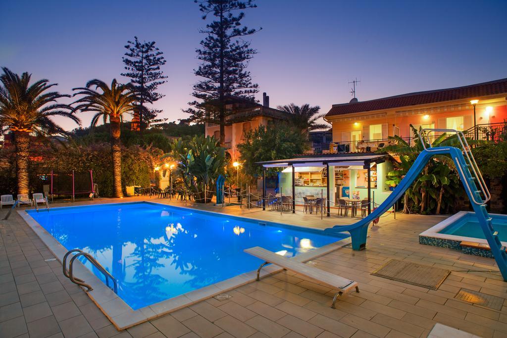Camping Rosa San Bartolomeo Al Mare Bagian luar foto